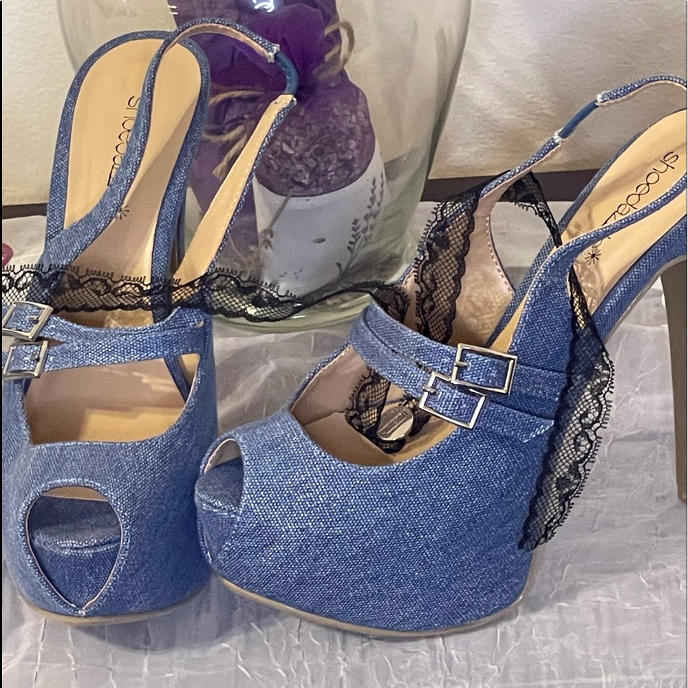 Shoe dazzle Color denim platform 41/2 inch heel NWOT Peep toe